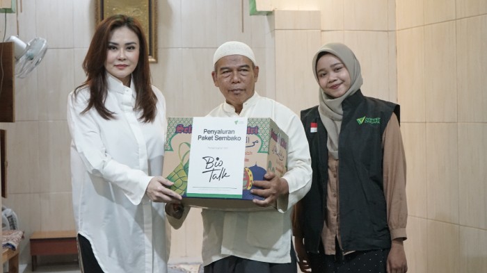 Dompet-Dhuafa-dan-Biotalk-Bagikan-Paket-Sembako-4.jpg